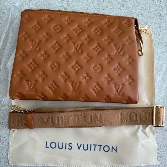 NEW IN BOX LV Coussin PM size camel color - Picture 8 of 11